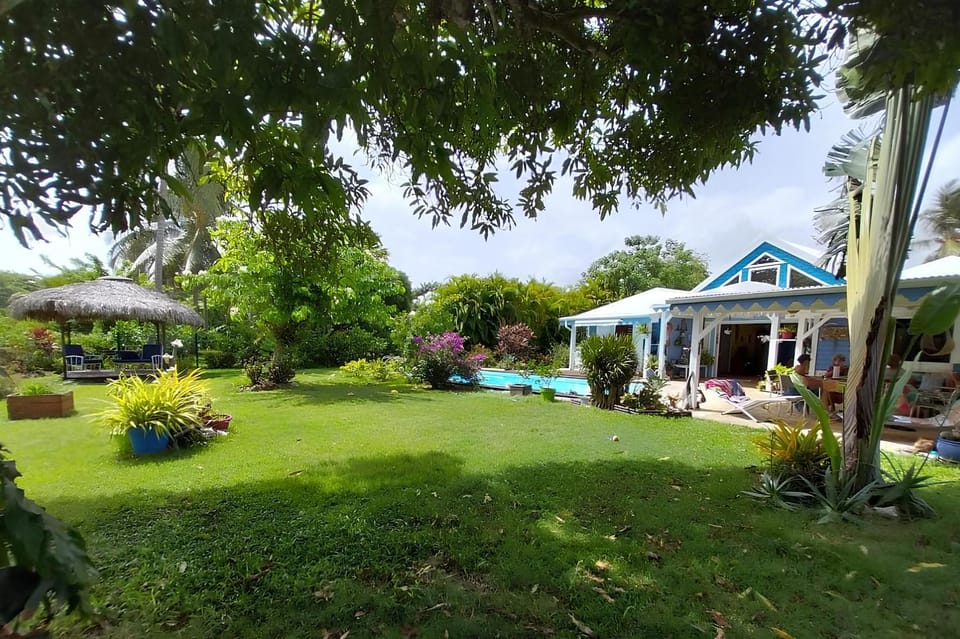 Property building, Garden, Swimming pool
