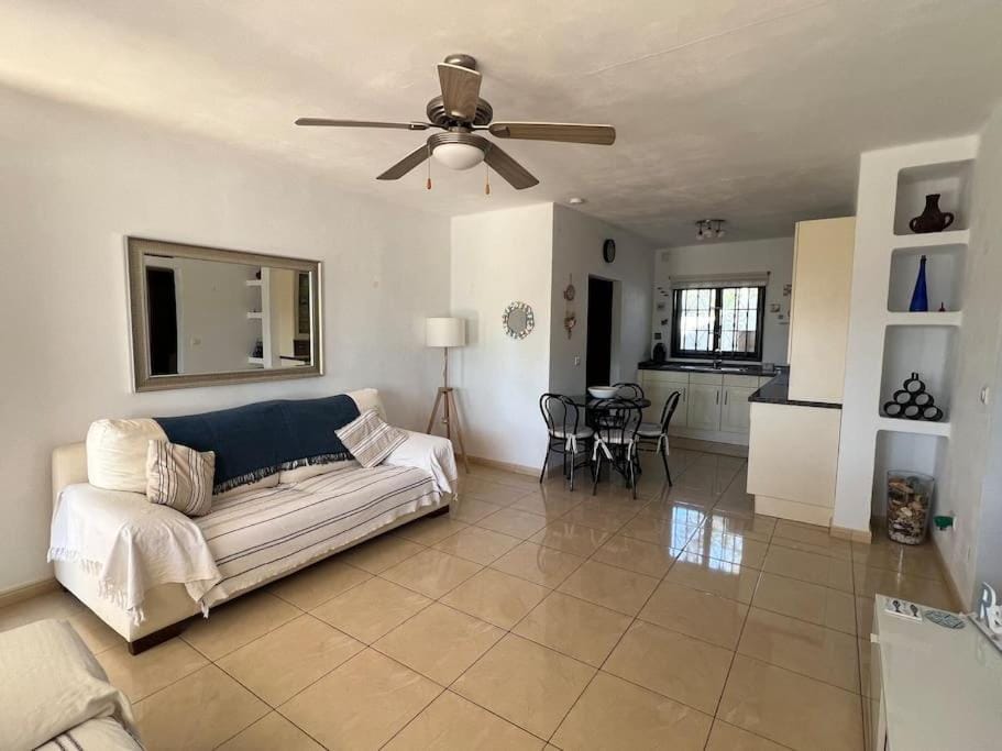 Casa Mo, 2 bedroom apartment close to the beach Apartment in Puerto del Carmen