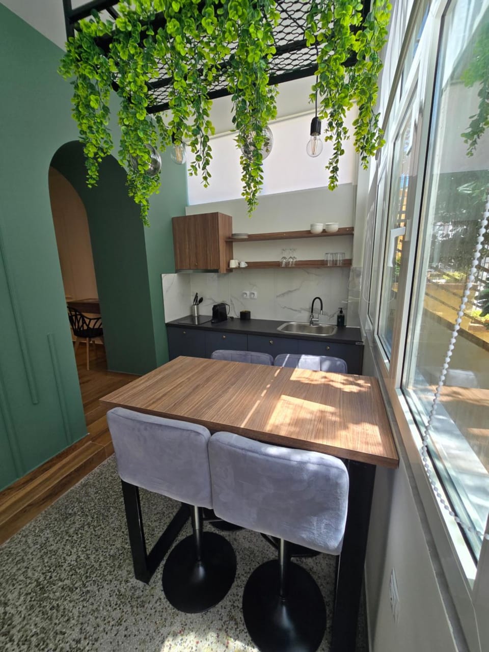 Kitchen or kitchenette, Dining area
