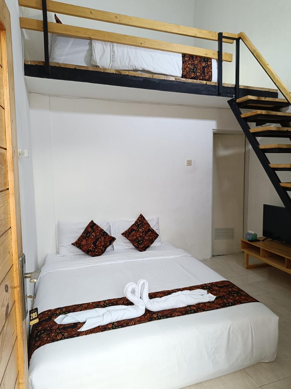 Bedroom, bunk bed