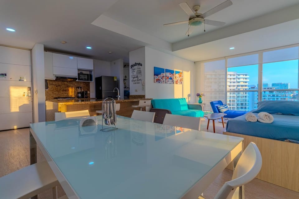 Kitchen or kitchenette, Living room, Seating area, Dining area, air conditioner