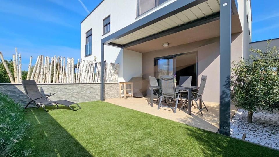 Garden, sunbed