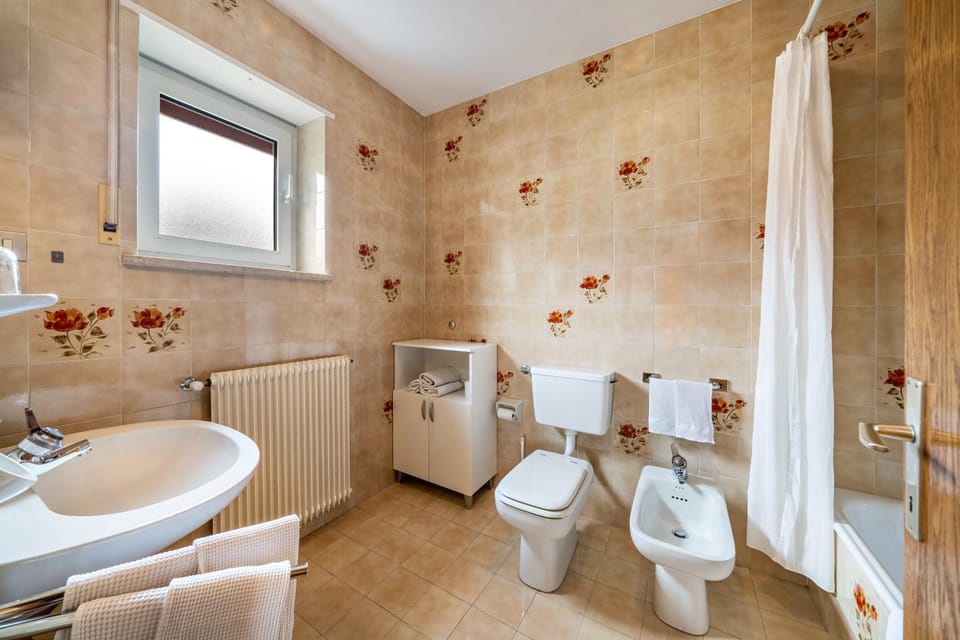 Bathroom, Living room