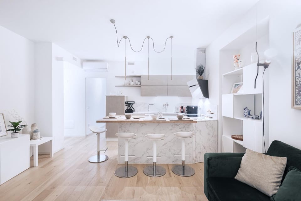 Kitchen or kitchenette, Dining area, stove