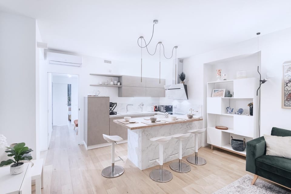 Kitchen or kitchenette, Dining area, stove