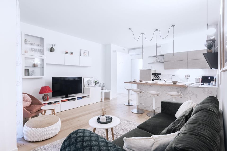 TV and multimedia, Kitchen or kitchenette, Living room