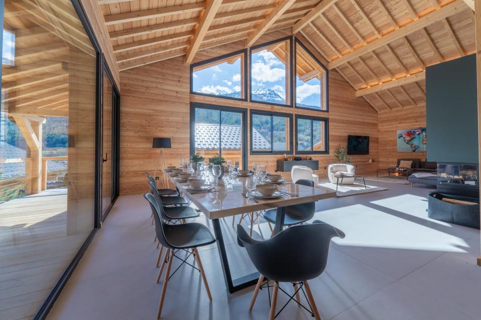 Chalet For Friends Luxe et Spa Chalet in Briançon