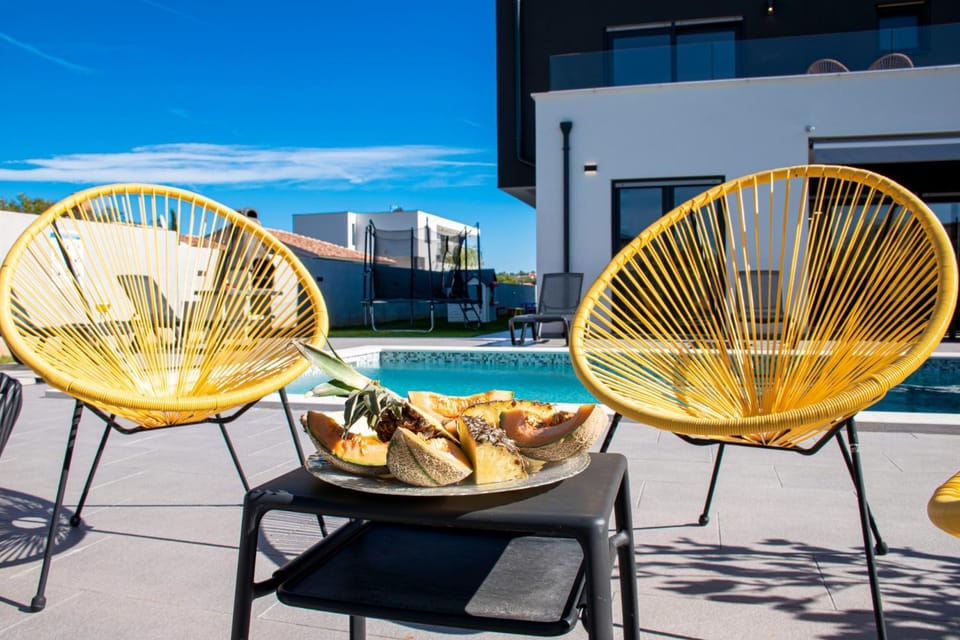 Patio, Day, View (from property/room), Balcony/Terrace, Balcony/Terrace, Living room, Food and drinks, Seating area, Food, Pool view, Swimming pool, Breakfast, Continental breakfast, Lunch, Dinner, Drinks, sunbed