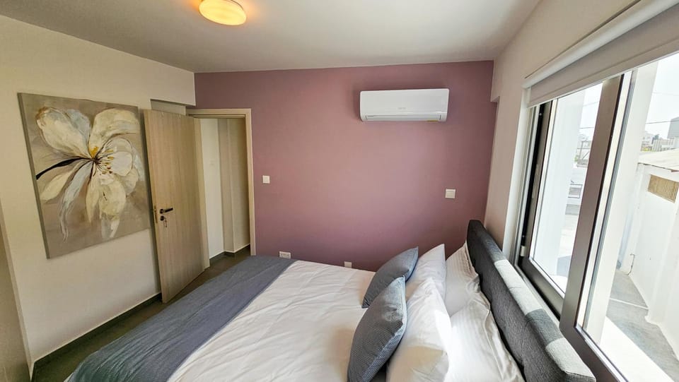 Bed, Bedroom, internet, air conditioner