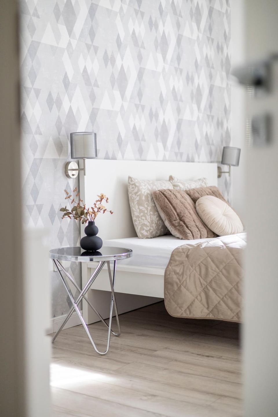 Bed, Living room, Photo of the whole room, Seating area, Bedroom
