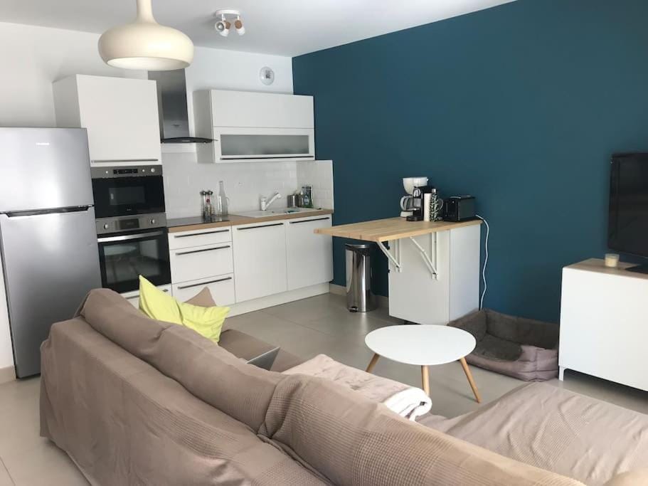Appartement neuf, climatisé, piscine, terrasse Apartment in La Londe-les-Maures