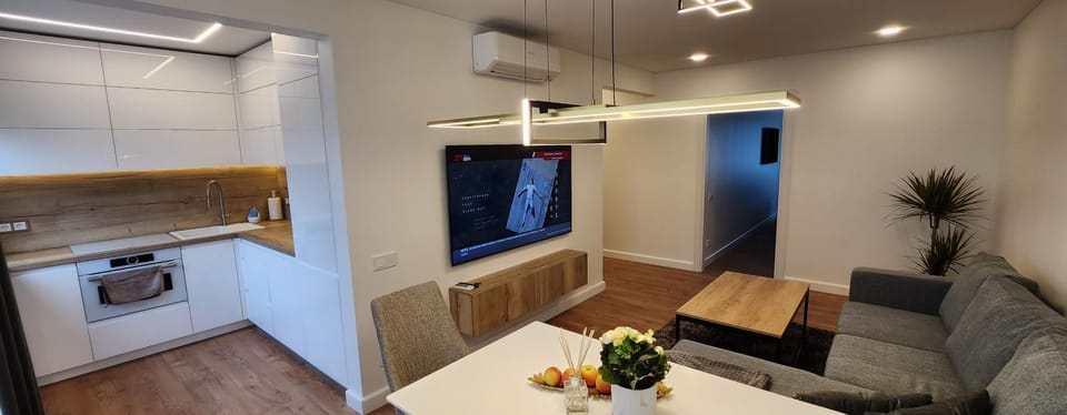 Kitchen or kitchenette, Living room, Seating area, Dining area, minibar, pet friendly