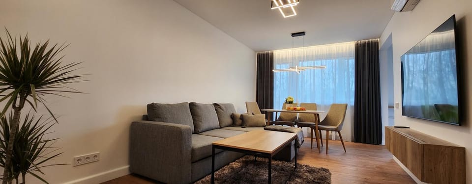 TV and multimedia, Living room, Seating area, Dining area