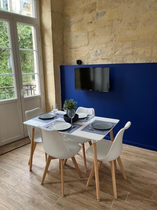 TV and multimedia, Dining area