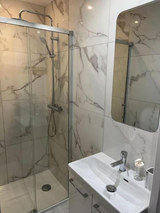 Shower, Bathroom