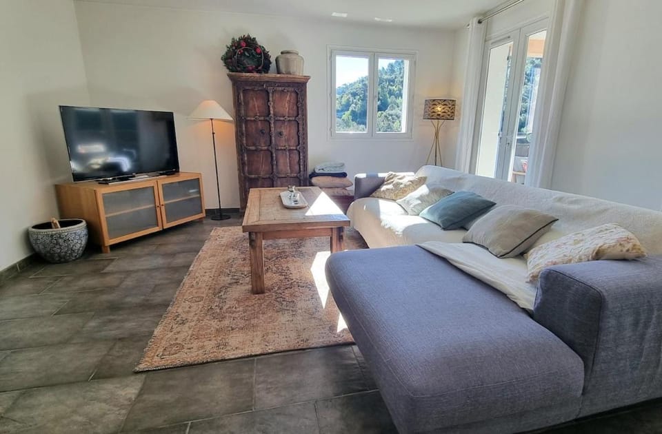 Communal lounge/ TV room, TV and multimedia, Living room