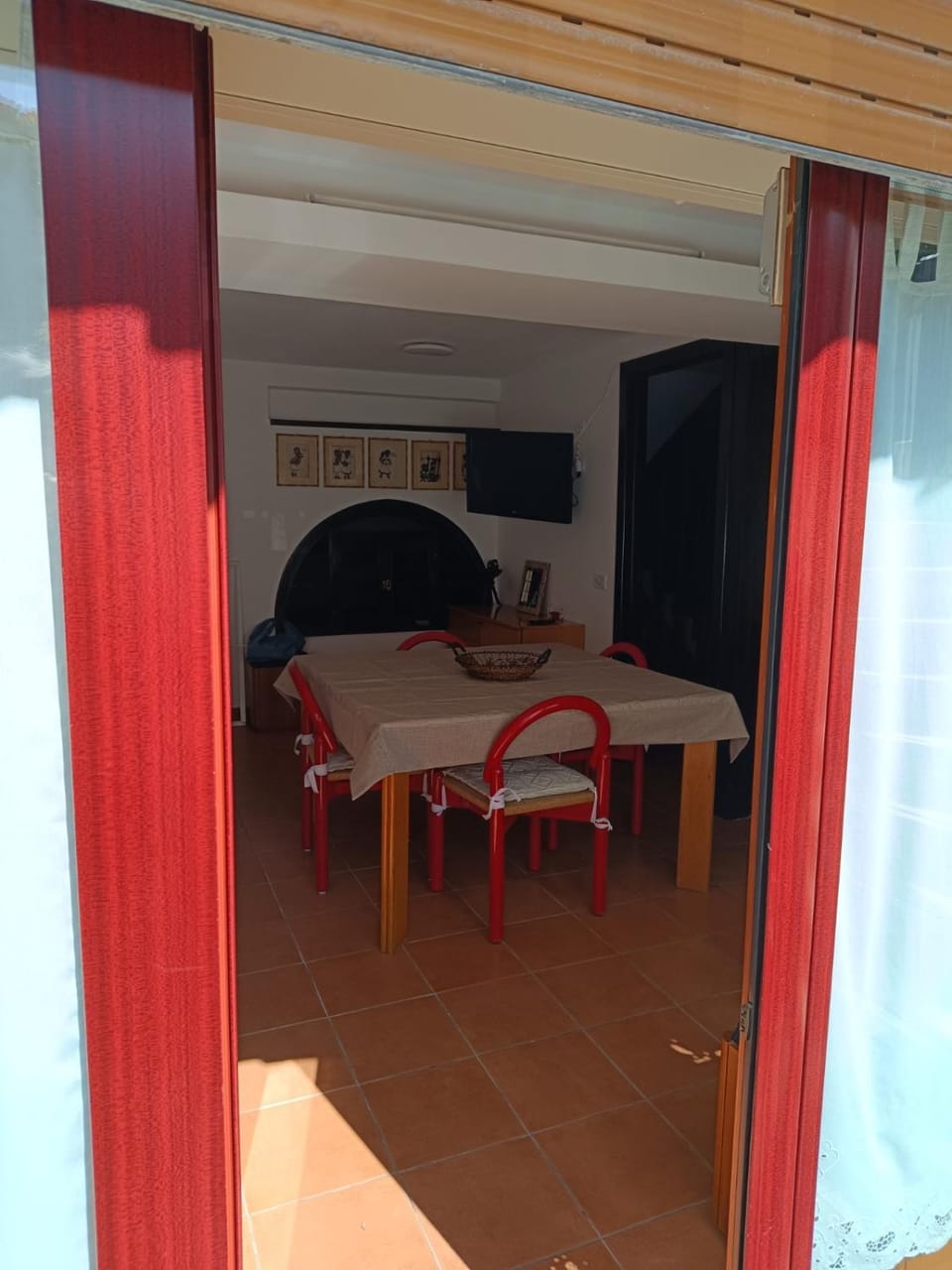 Property building, Day, Dining area