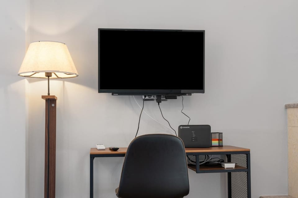 Communal lounge/ TV room, TV and multimedia, Evening entertainment, hair dresser