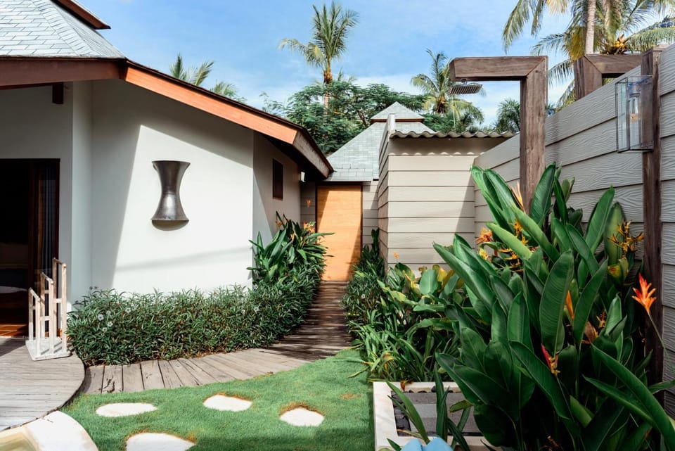 Facade/entrance, Garden