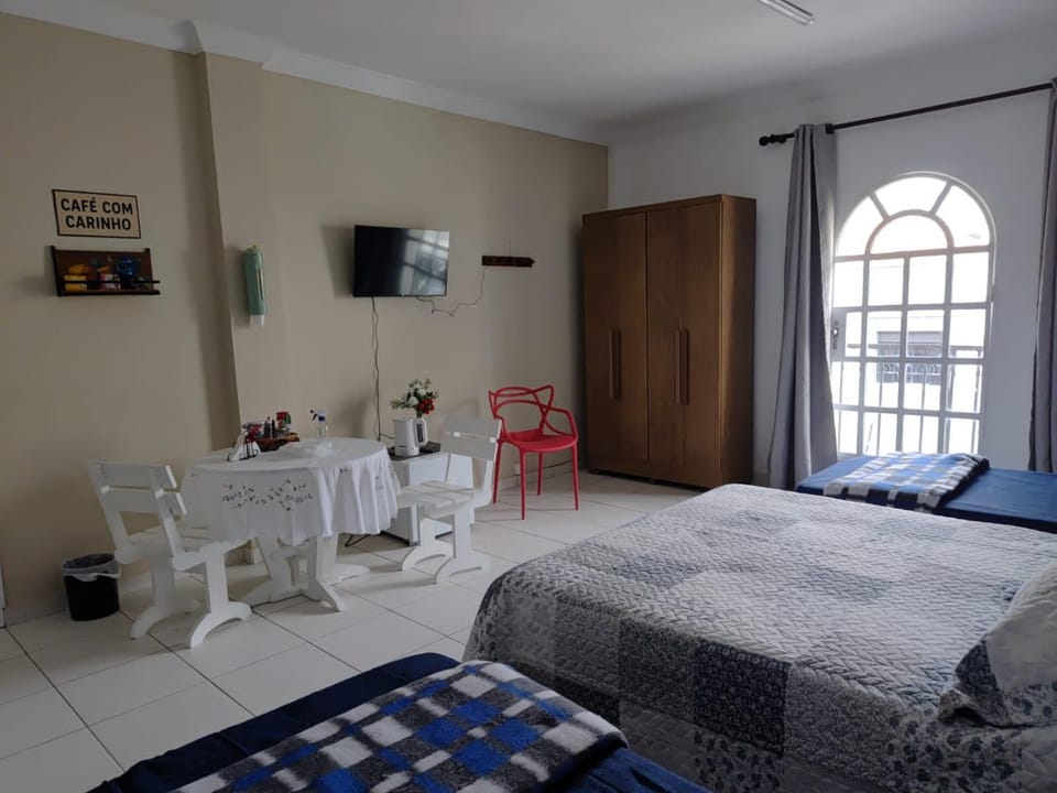 Bed, TV and multimedia, Photo of the whole room, Dining area, Bedroom