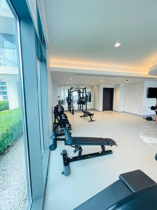 Marina Vista Luxury: 1-BR with Breathtaking Views Apartment in Dubai
