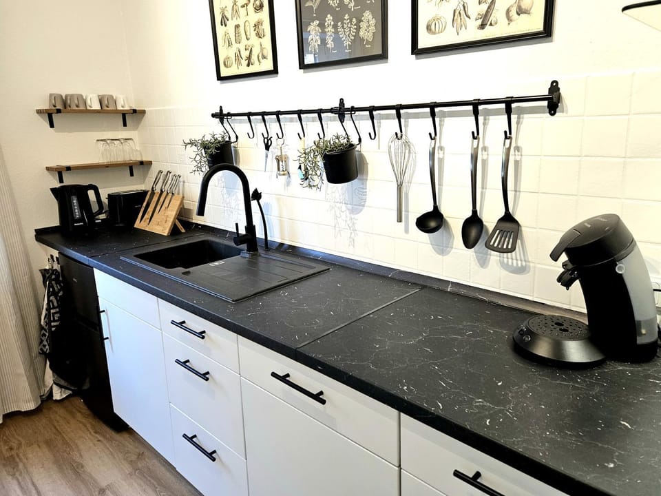 Coffee/tea facilities, toaster, kitchen