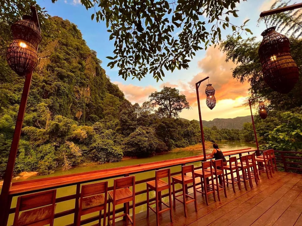 Restaurant/places to eat, View (from property/room), Lounge or bar