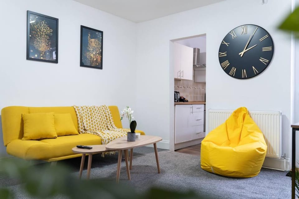 Open Mind Property - Luxury House & Free Parking House in Portsmouth