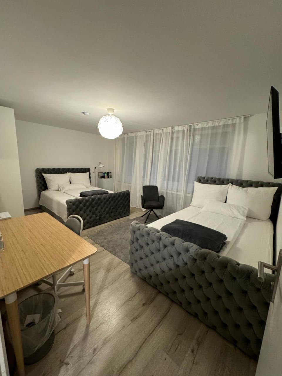 Bed, TV and multimedia, Living room, Photo of the whole room, Bedroom