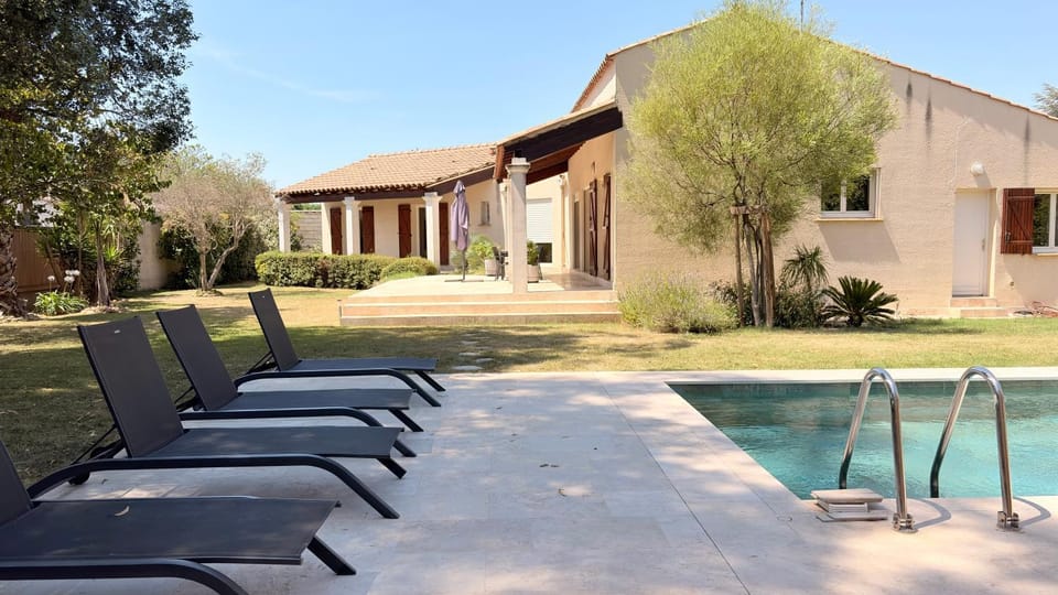 Villa Bali Villa in Lunel