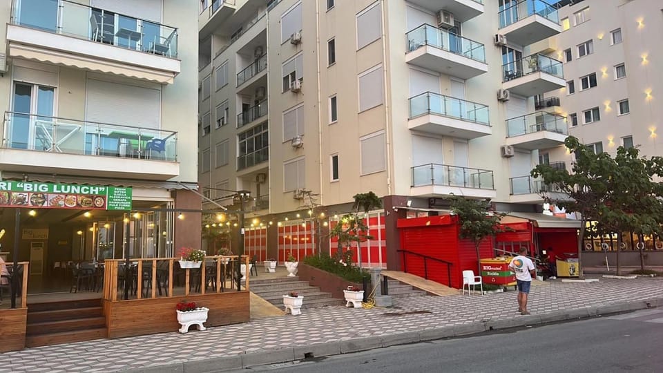 Property building, Restaurant/places to eat