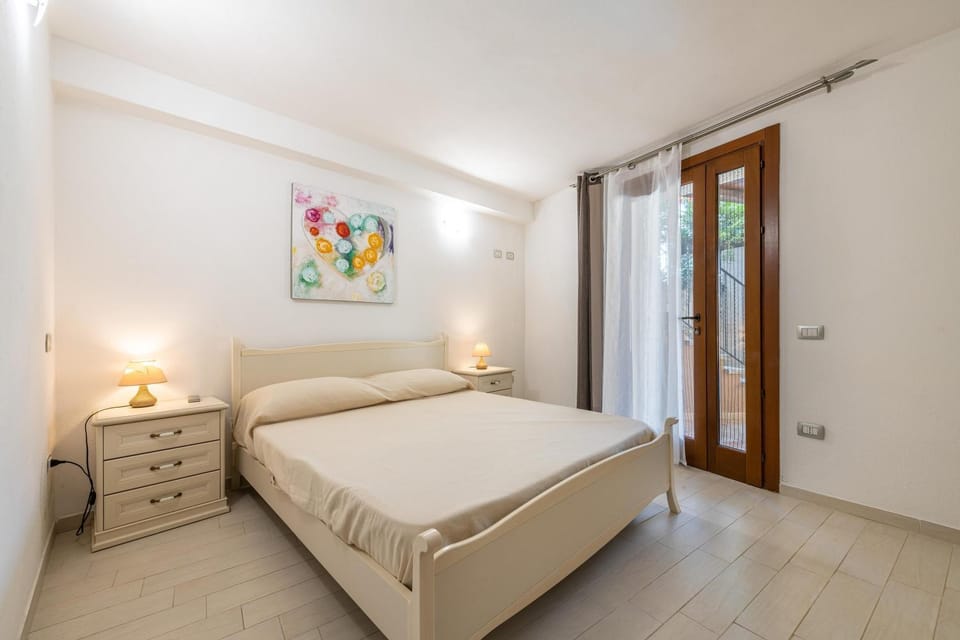 Property building, Living room, Bedroom