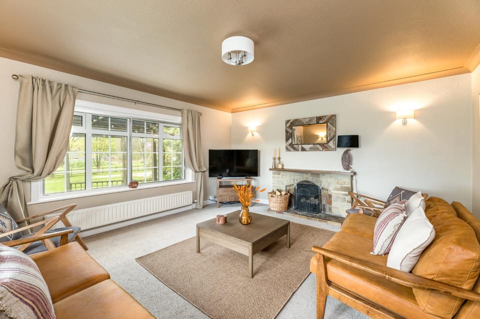 Communal lounge/ TV room, TV and multimedia, Living room, Seating area