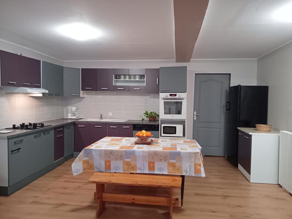 Dining area, dishwasher, minibar, pet friendly, stove, toaster, kitchen