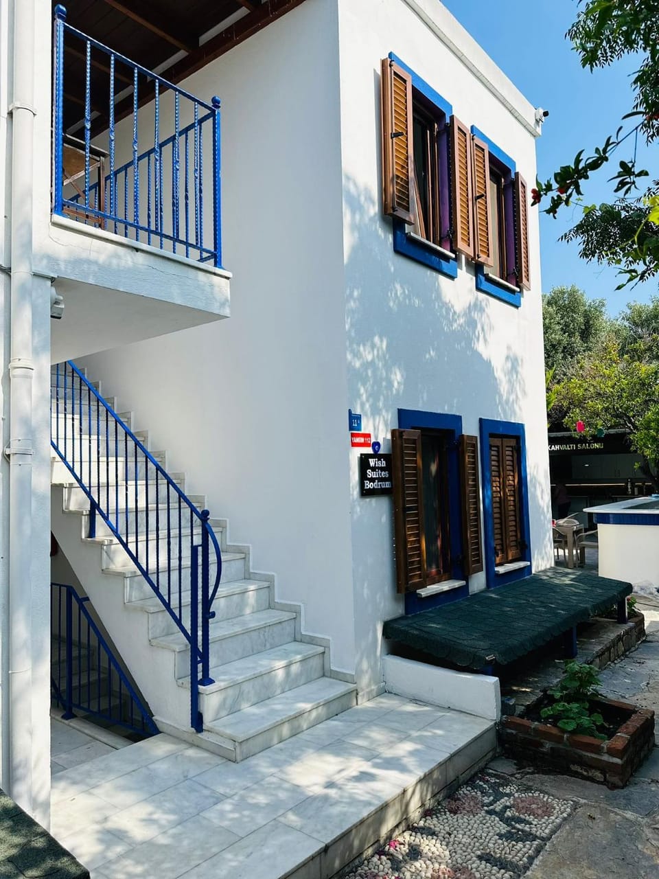 Facade/entrance
