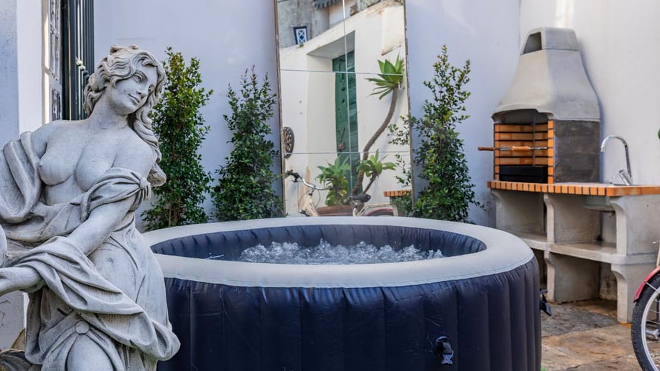 Shower, Patio, Day, BBQ facilities, Hot Tub, Inner courtyard view
