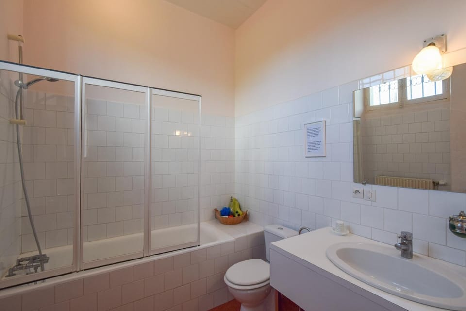 Shower, Toilet, Bathroom, Bath