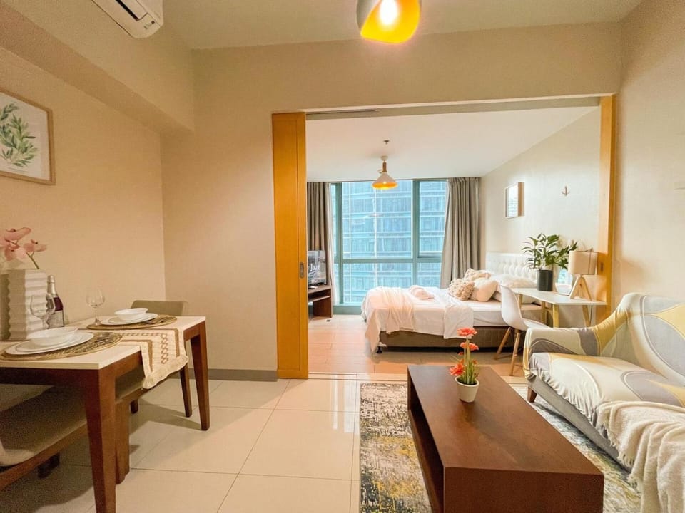 Cozy Stay In Bgc Near Uptown Mall #oursw11d1 House in Makati