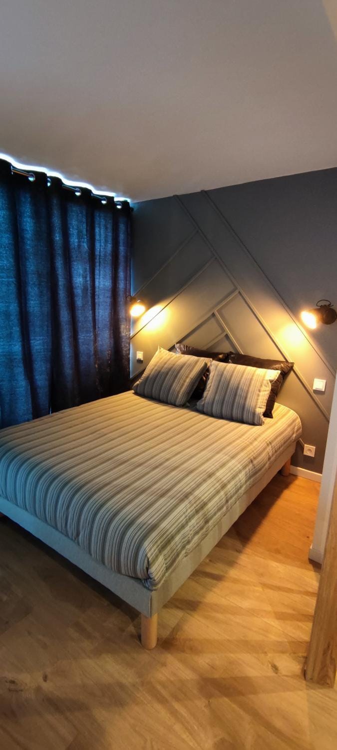 Bed, Photo of the whole room, Bedroom