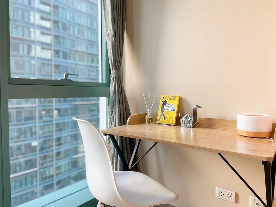 Upscale Bgc Experience 1br Condo #oursw17c2 House in Makati