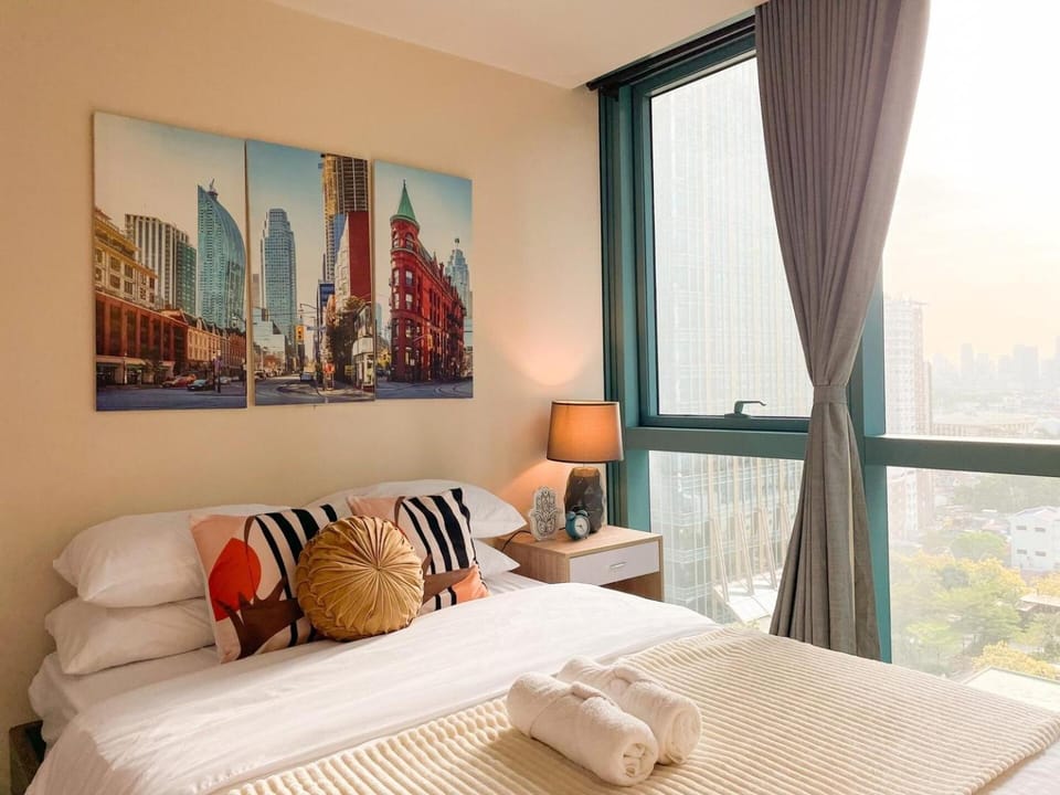 Upscale Bgc Experience 1br Condo #oursw17c2 House in Makati