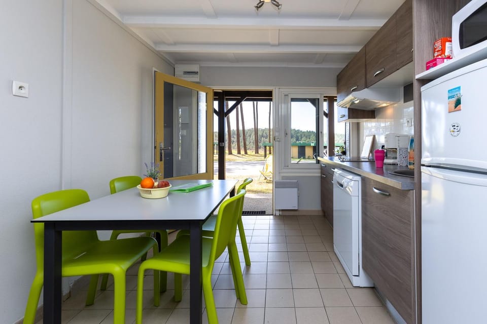 Property building, Kitchen or kitchenette, Living room