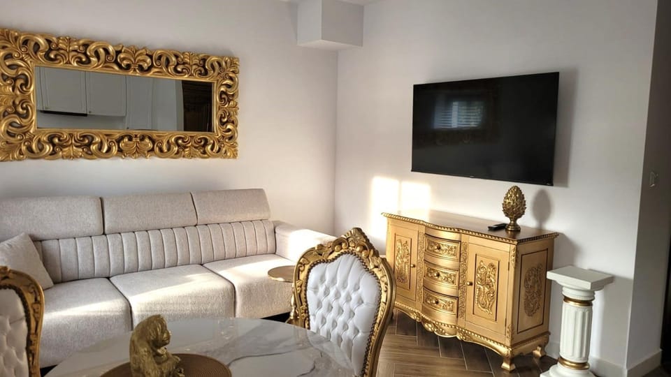 TV and multimedia, Living room, Seating area