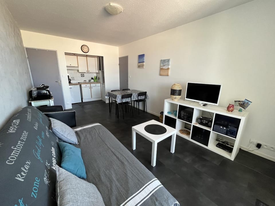 Communal lounge/ TV room, Living room