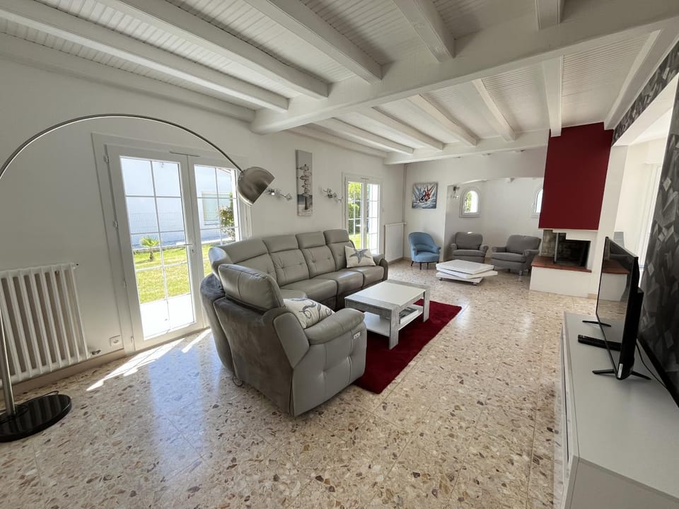 Communal lounge/ TV room, Living room