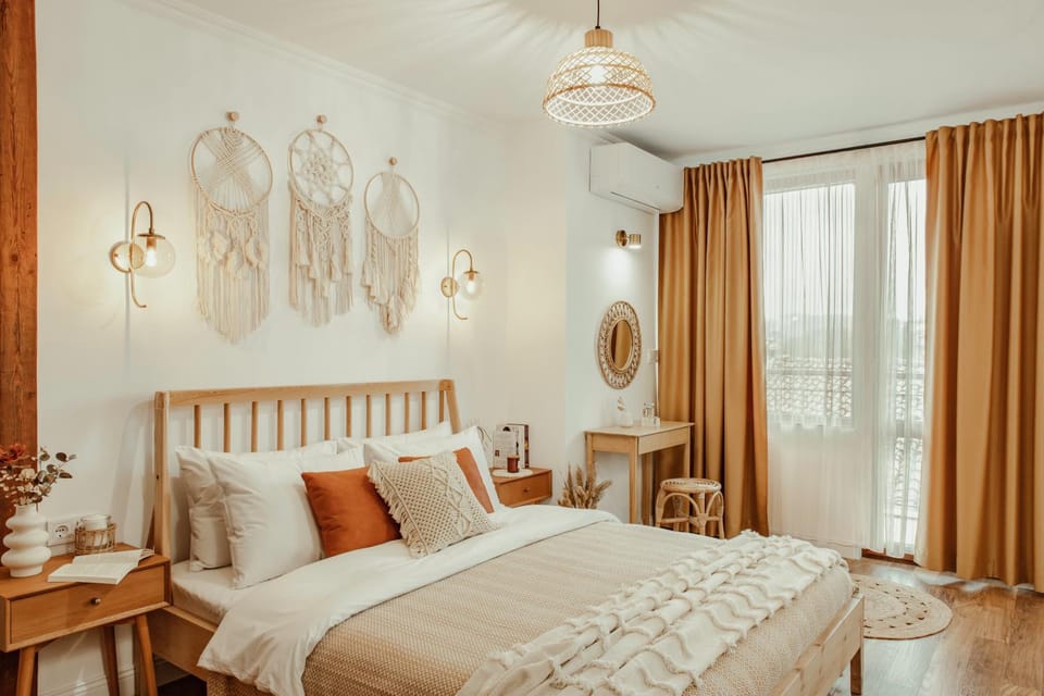 Bed, Balcony/Terrace, Balcony/Terrace, Photo of the whole room, Bedroom, air conditioner