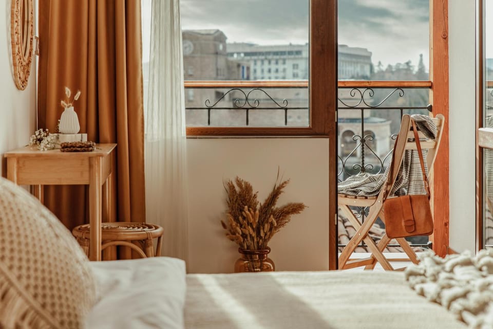 Bed, Natural landscape, View (from property/room), Balcony/Terrace, Photo of the whole room, Seating area, Bedroom