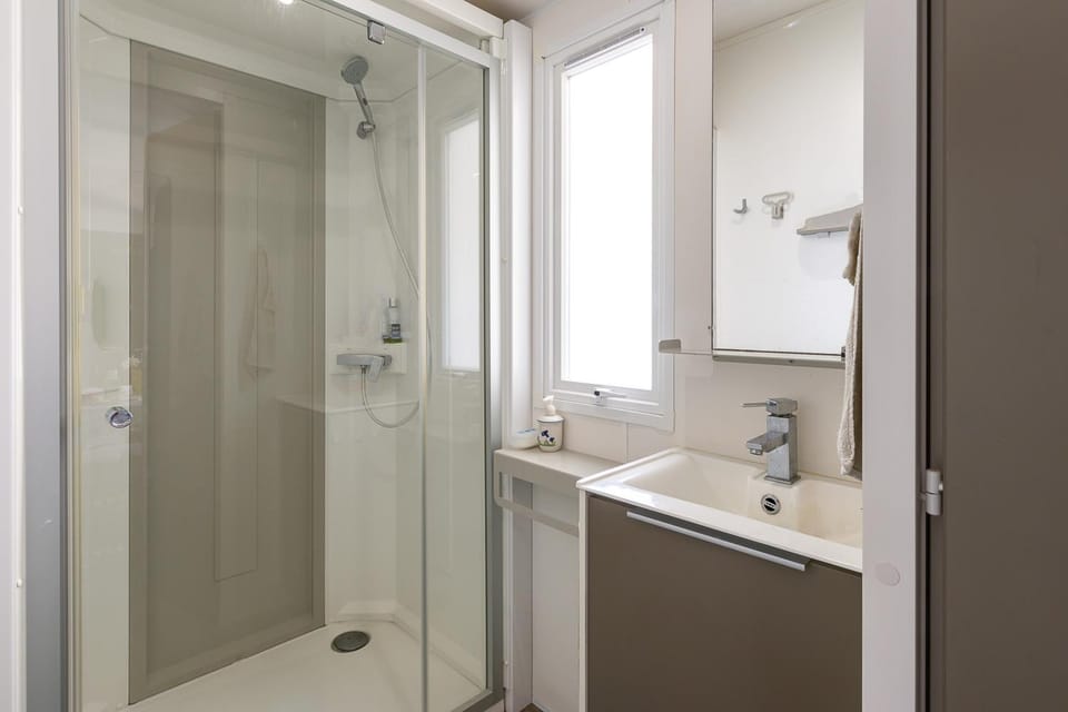 Bathroom, Living room