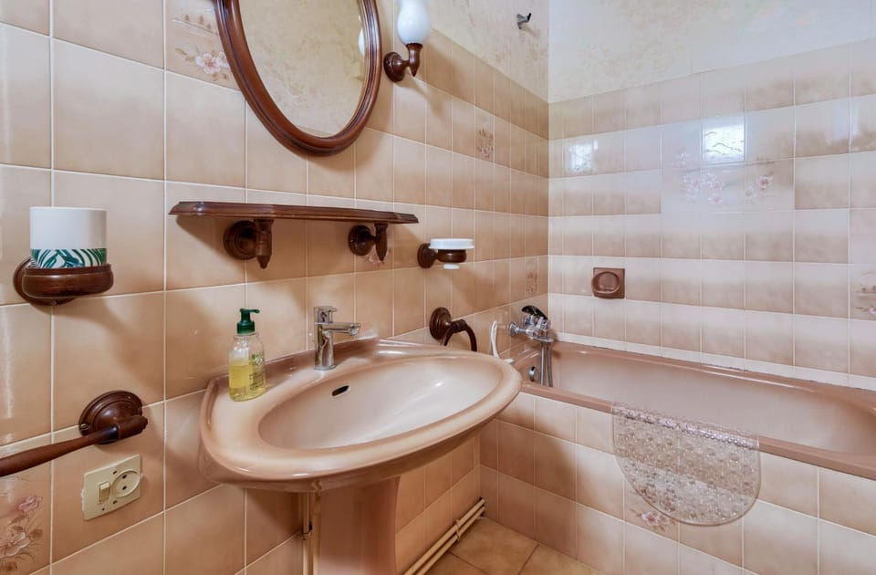 Bathroom, Living room