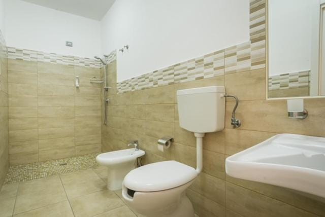 Shower, Toilet, bidet